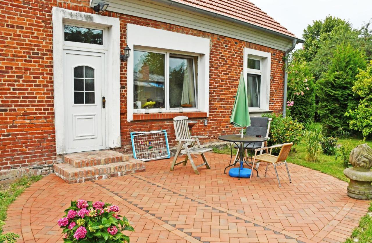 Ferienwohnungen Im Gutshaus Gnies エクステリア 写真
