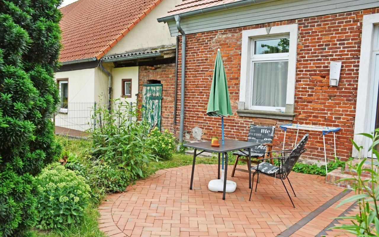 Ferienwohnungen Im Gutshaus Gnies エクステリア 写真