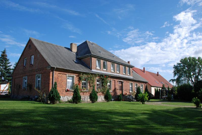 Ferienwohnungen Im Gutshaus Gnies エクステリア 写真