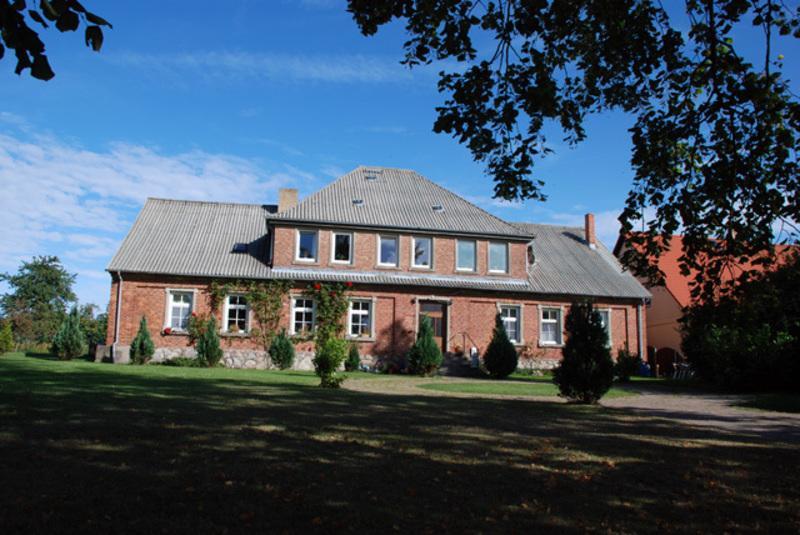Ferienwohnungen Im Gutshaus Gnies エクステリア 写真