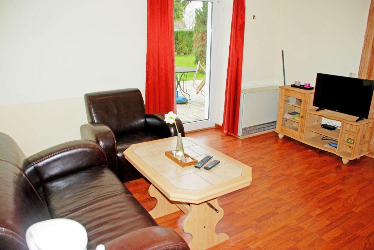 Ferienwohnungen Im Gutshaus Gnies エクステリア 写真
