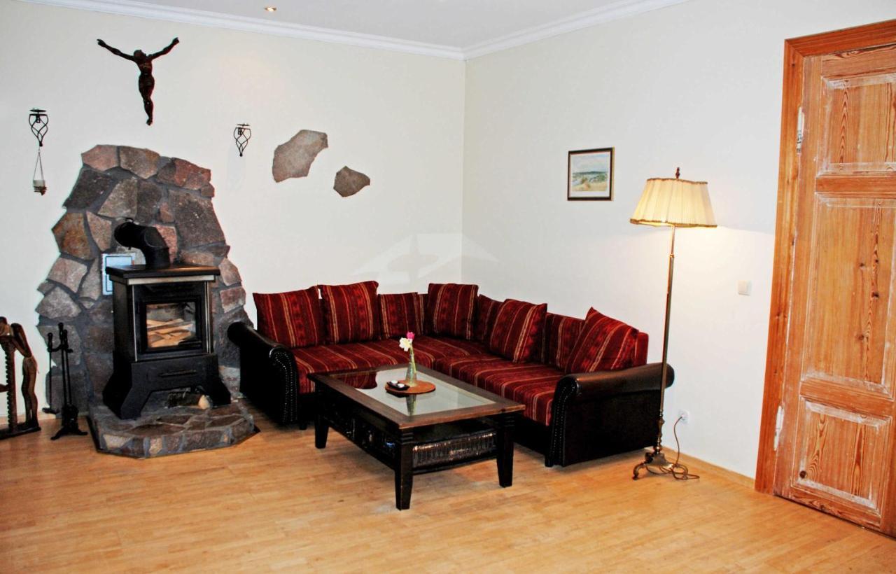 Ferienwohnungen Im Gutshaus Gnies エクステリア 写真