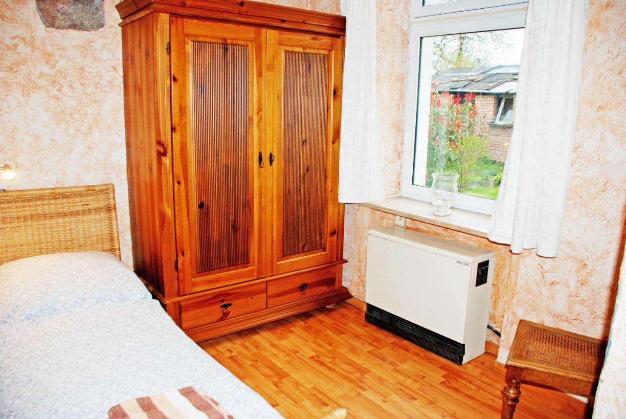 Ferienwohnungen Im Gutshaus Gnies エクステリア 写真