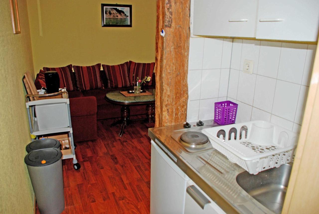 Ferienwohnungen Im Gutshaus Gnies エクステリア 写真