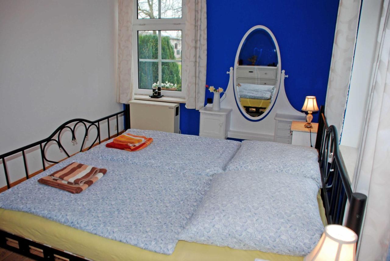 Ferienwohnungen Im Gutshaus Gnies エクステリア 写真